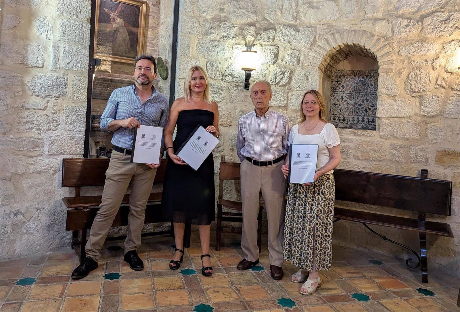 Foto de familia de la firma del convenio del Arco de San Lorenzo. Foto de familia de la firma del convenio del Arco de San Lorenzo.
