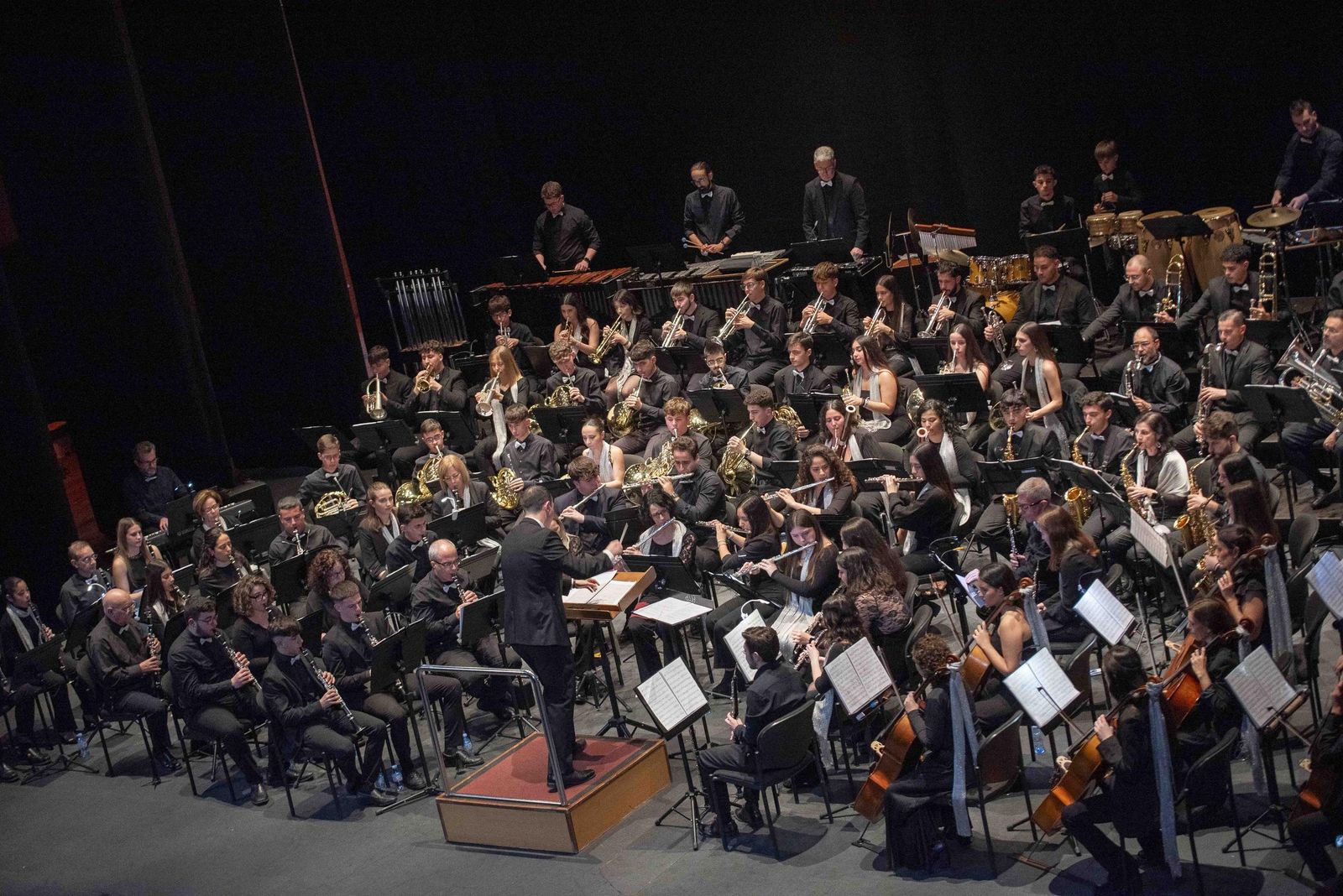 Manuel Horcas dirigiendo a la Agrupación Musical San Indalecio en el Maestro Padilla.