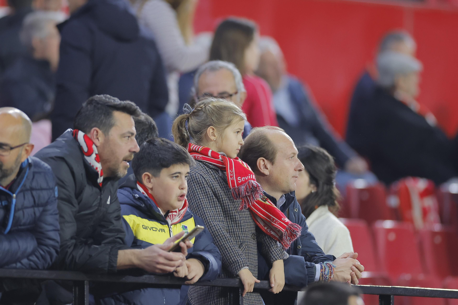 Búscate en las fotos del Sevilla-Alavés