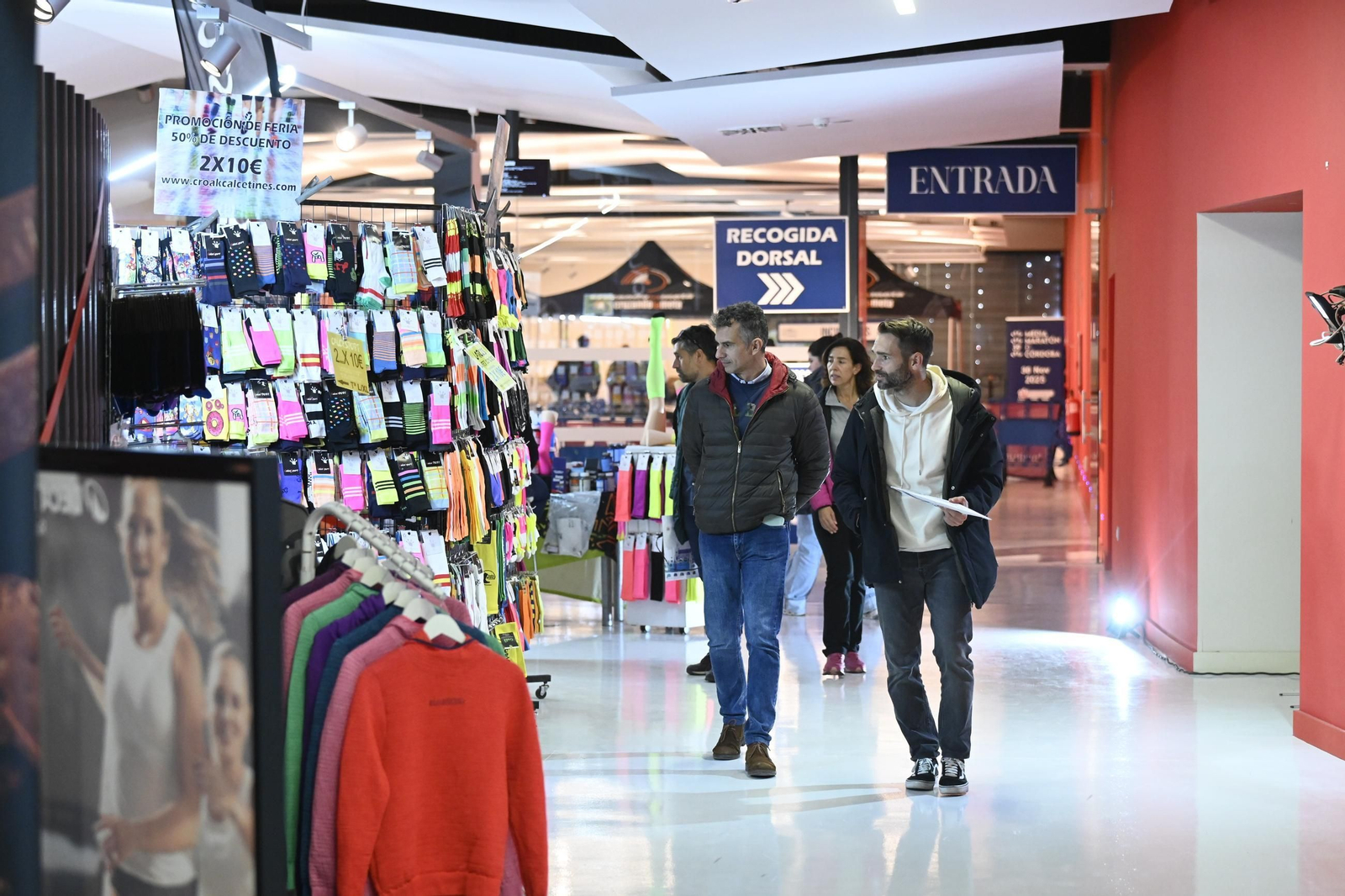 La Feria del Corredor y la entrega de dorsales para la Media Maratón de Córdoba 2025, en imágenes