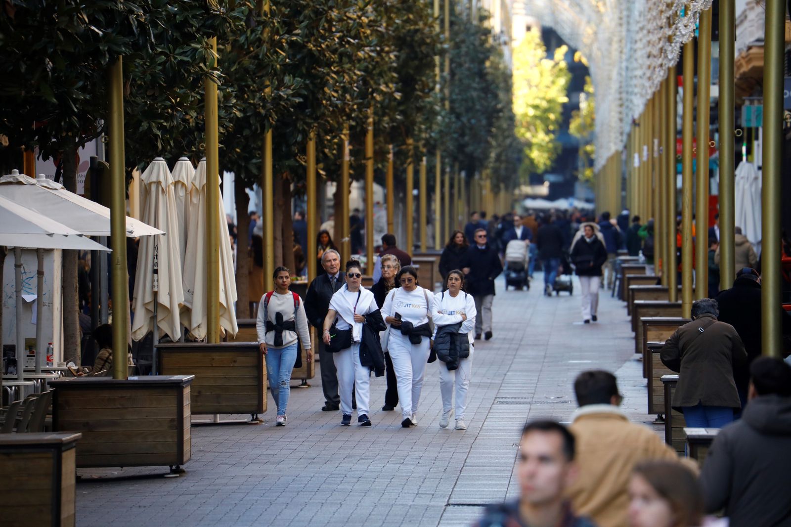 El gran ambiente en las calles de Córdoba en la previa de la Nochevieja, en fotografías