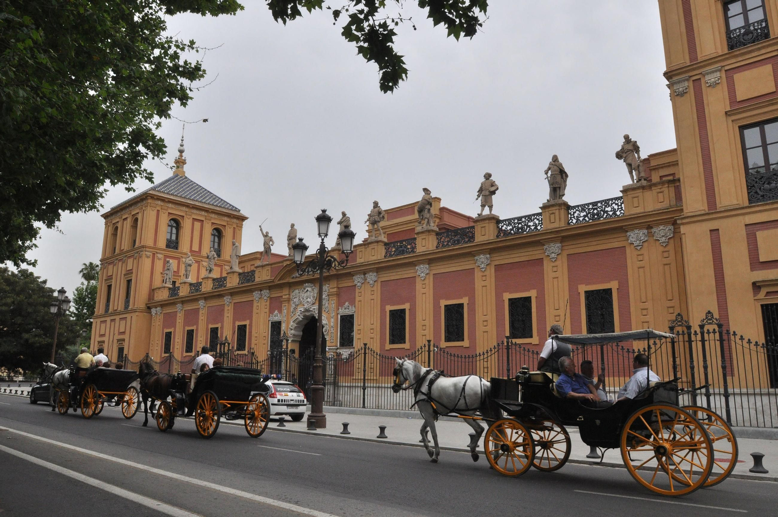 La fachada del Apeadero del Palacio de San Telmo.