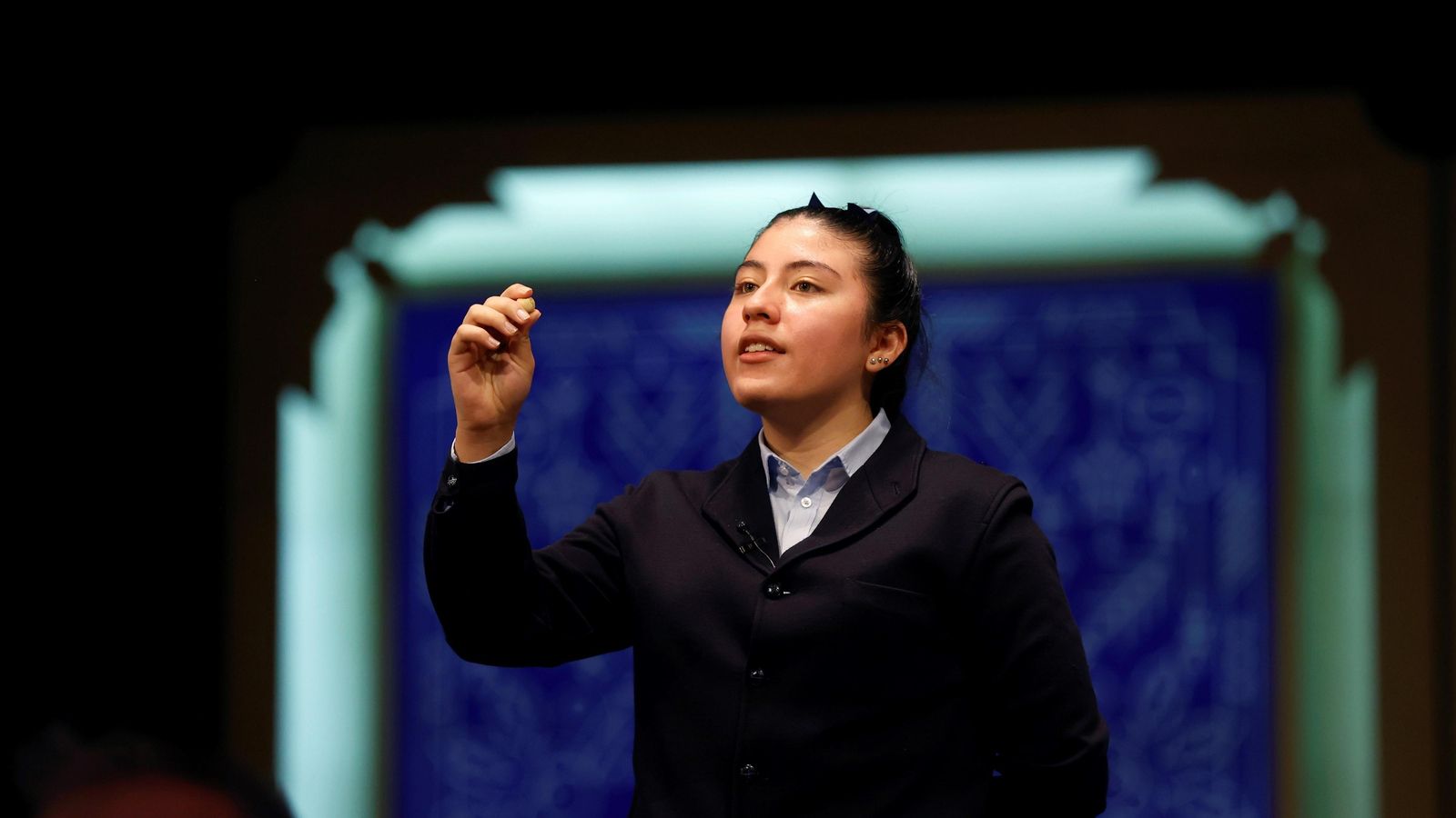 Una de las niñas de San Ildefonso canta el quinto 92.052