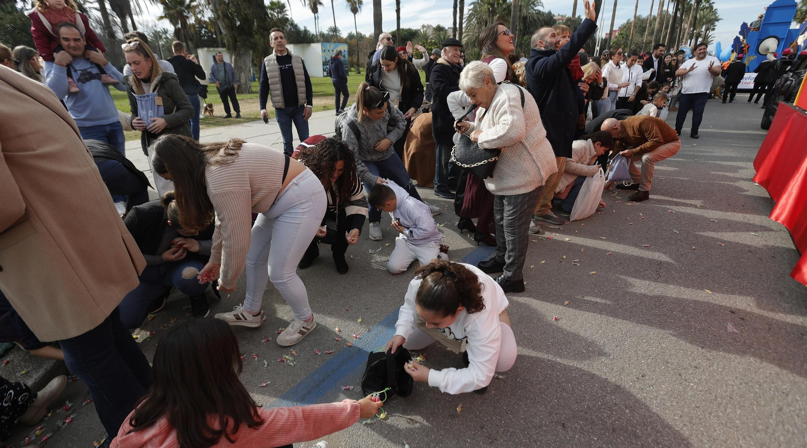 Fotos de la cabalgata de Reyes Magos 2025 en La Línea