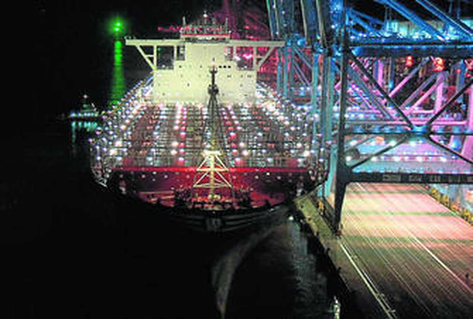 El 'MSC Oscar', durante su escala en el puerto de Busan (Corea del Sur).