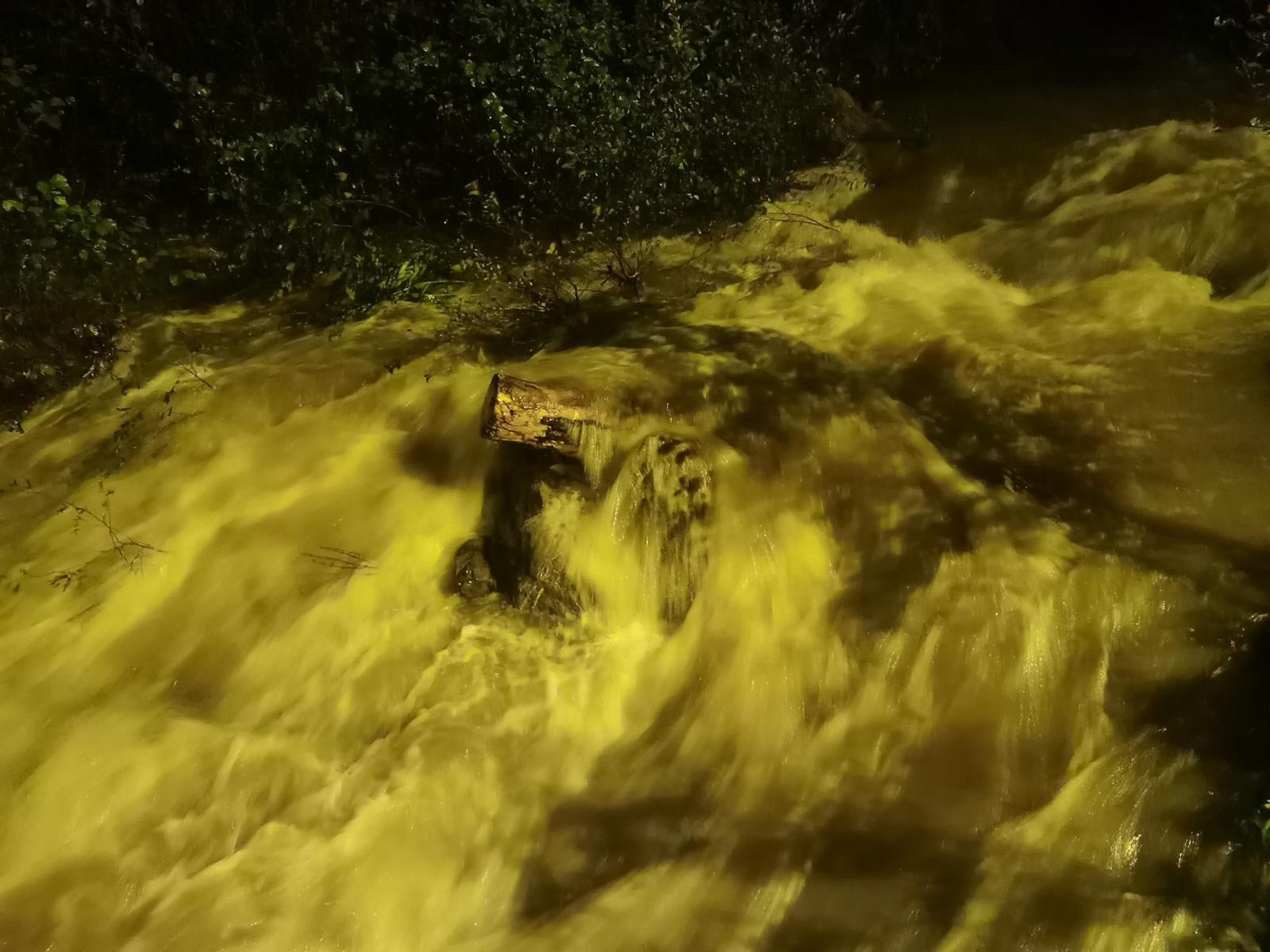 El río de la Miel, tras las últimas lluvias.