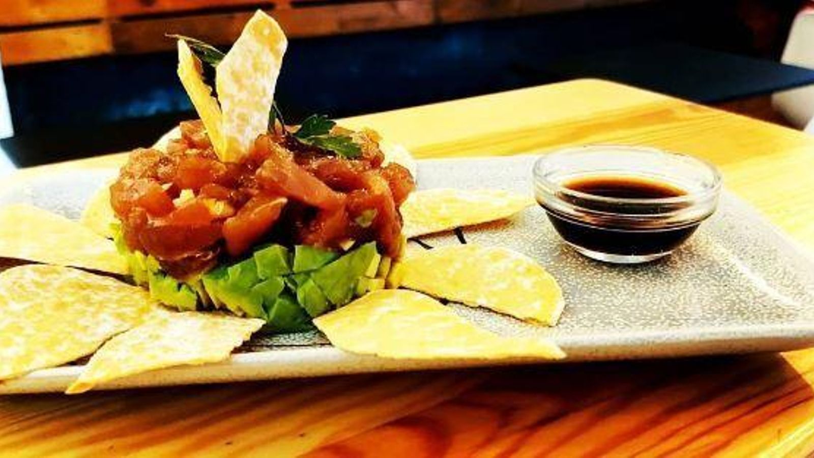Tartar de atún rojo y aguacate.