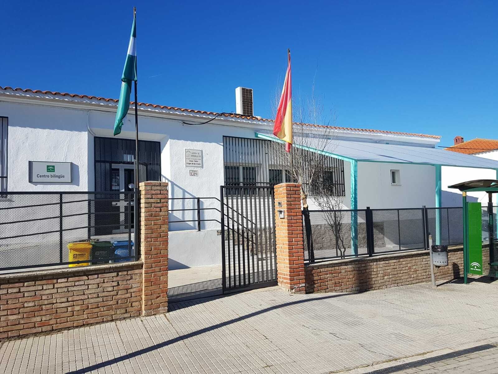 Exterior del colegio Virgen de las Cruces de El Guijo.