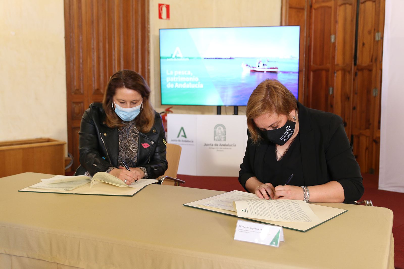 Carmen Crespo y Mari Ángeles Cayuela sellaban la colaboración del Ifapa y Andmupes el pasado año.