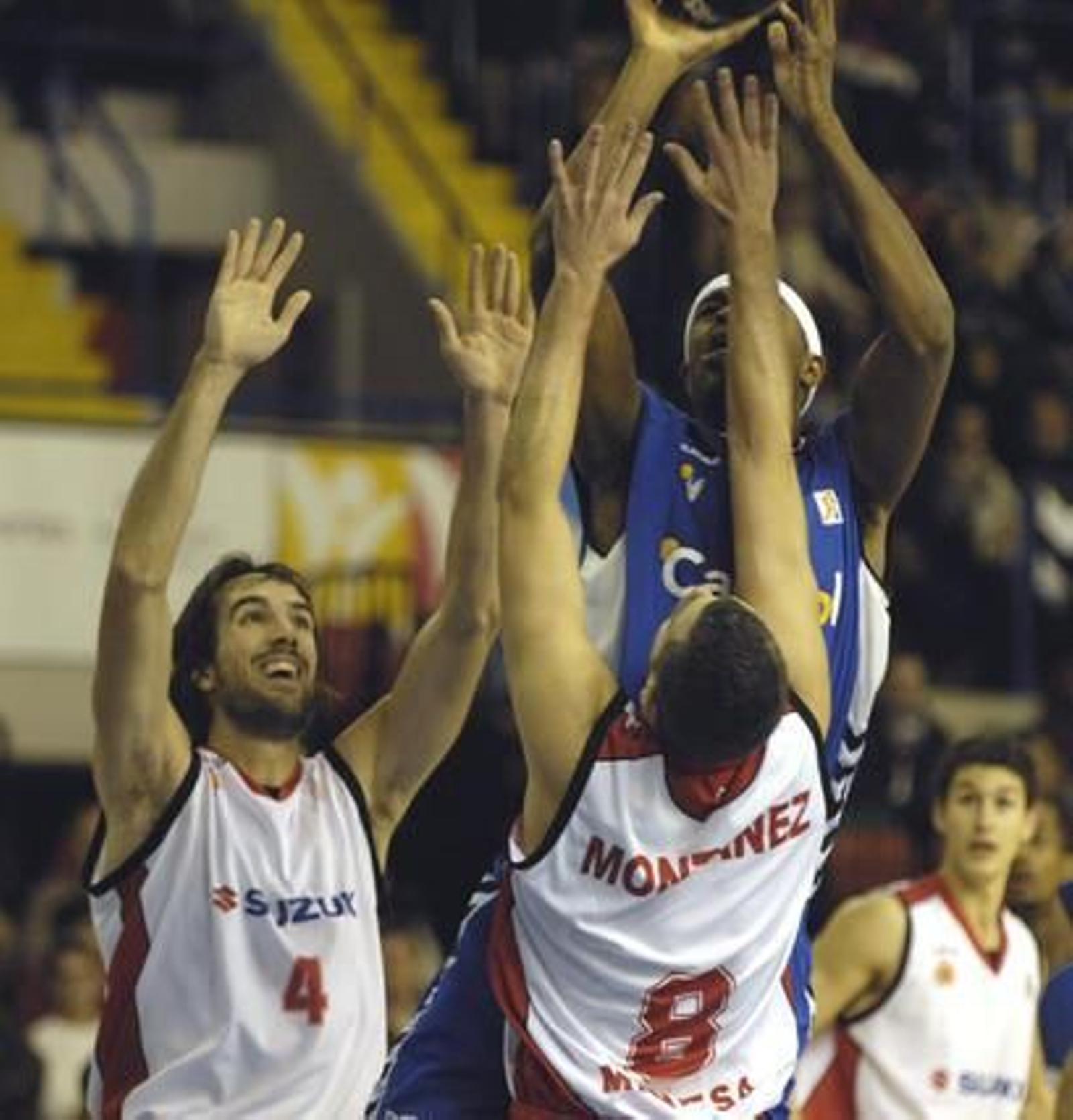 Ager se levante ante Jordi Grimau y Montáñez.

Foto: Manuel Gómez