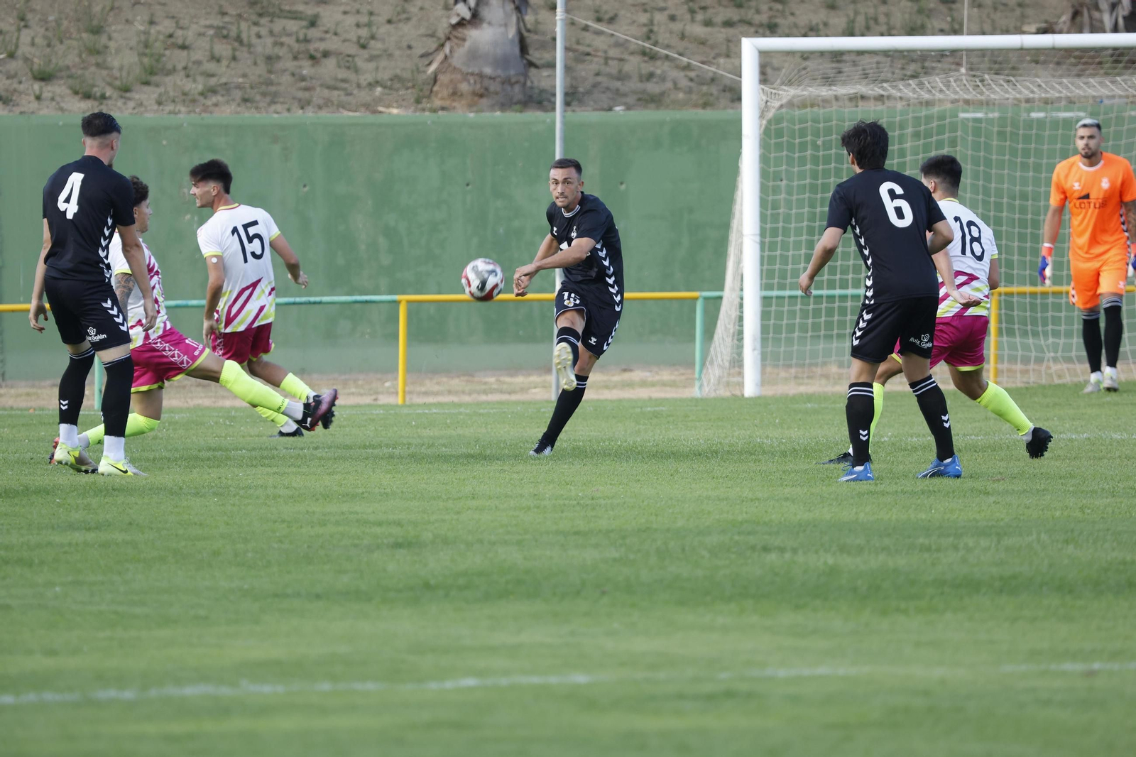 "Las fotos del partido de entrenamiento de la Balona con el Mons Calpe de Gibraltar"