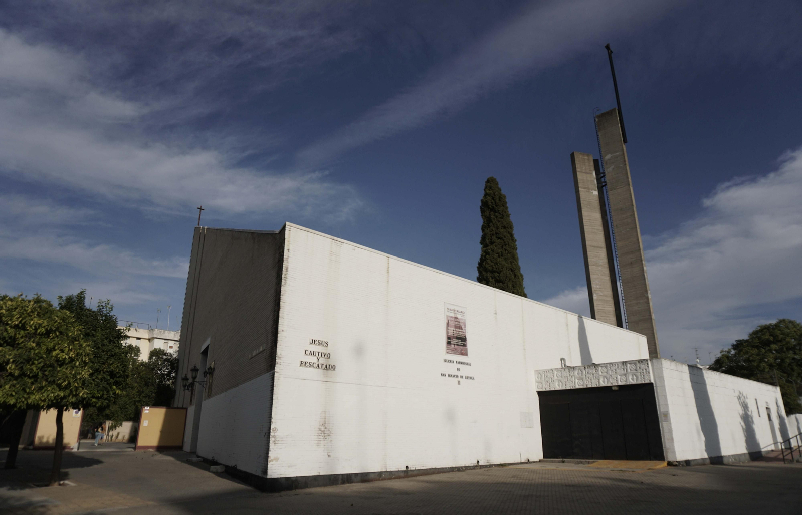 Parroquia de San Ignacio de Loyola en el Polígono San Pablo, cuyos titulares salen en procesión cada Lunes Santo.