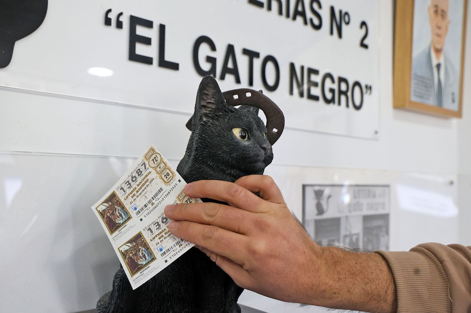 Imágenes del último día de venta de décimos de Navidad en Huelva