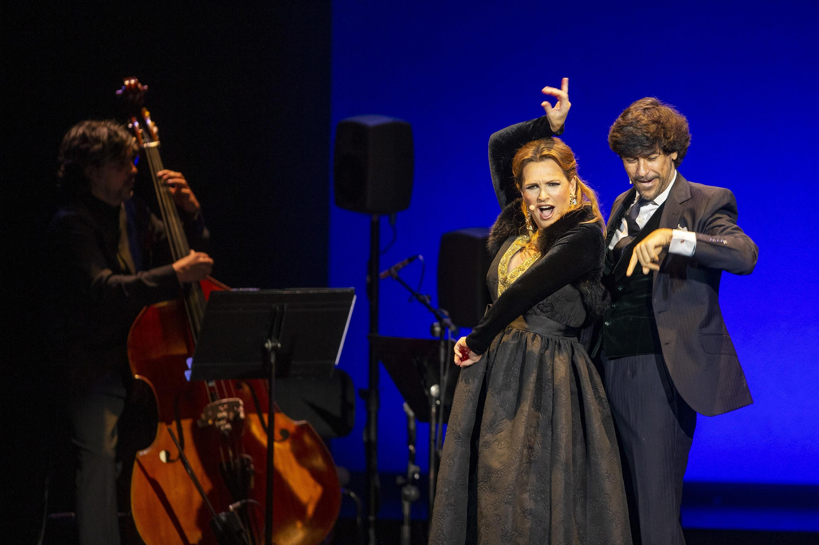 Ainhoa Arteta y Manuel Lombo durante su actuación en el Gran Teatro Falla.
