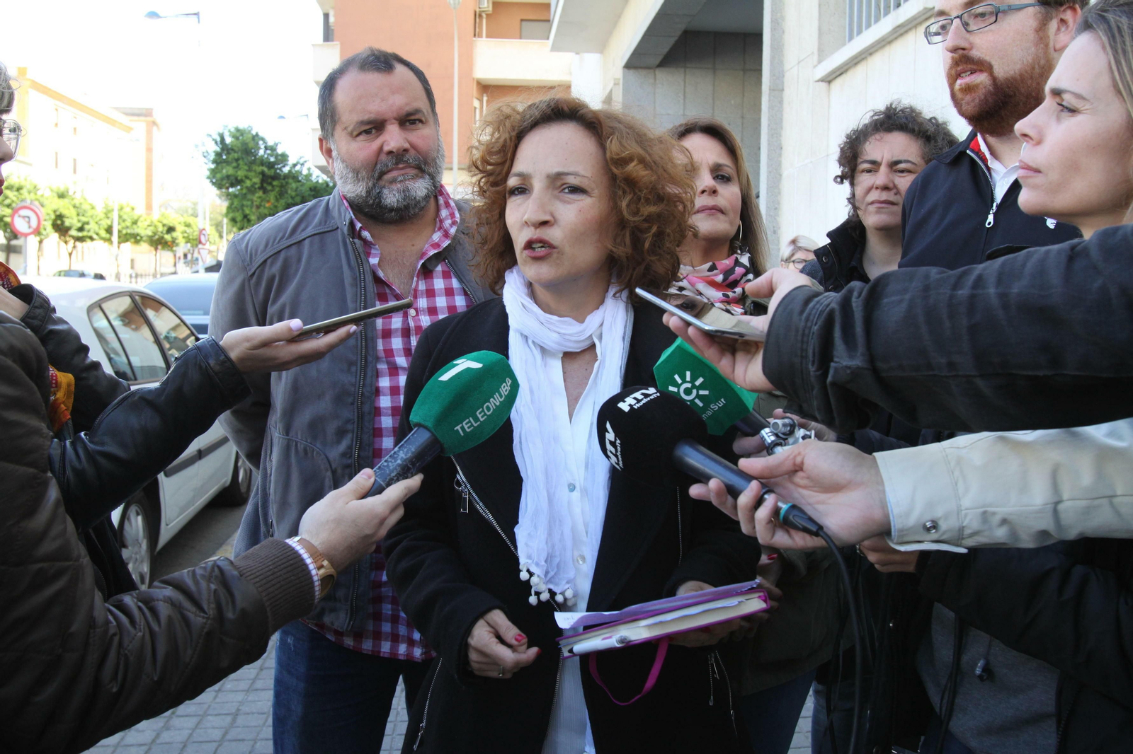 Silvia Zambrano, junto a Rafael Sánchez Rufo y Alejandro García, entre otros.