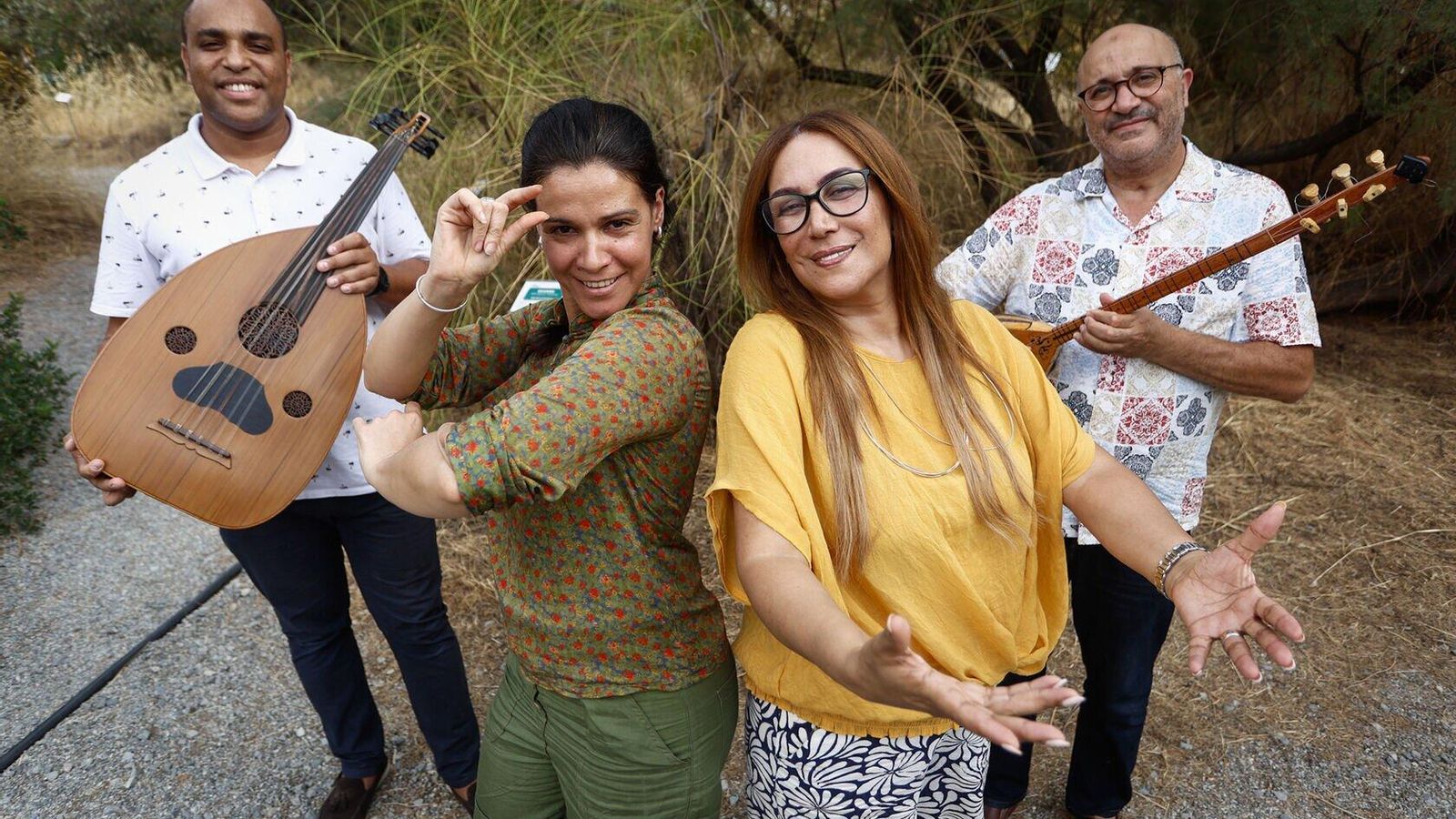 Elenco de montaje con Samira  Kadiri y Laura García.