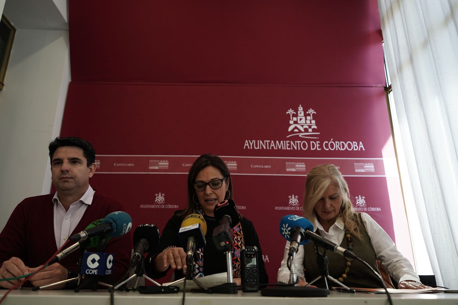 Rueda de prensa conjunta de PSOE, IU y Podemos en Capitulares