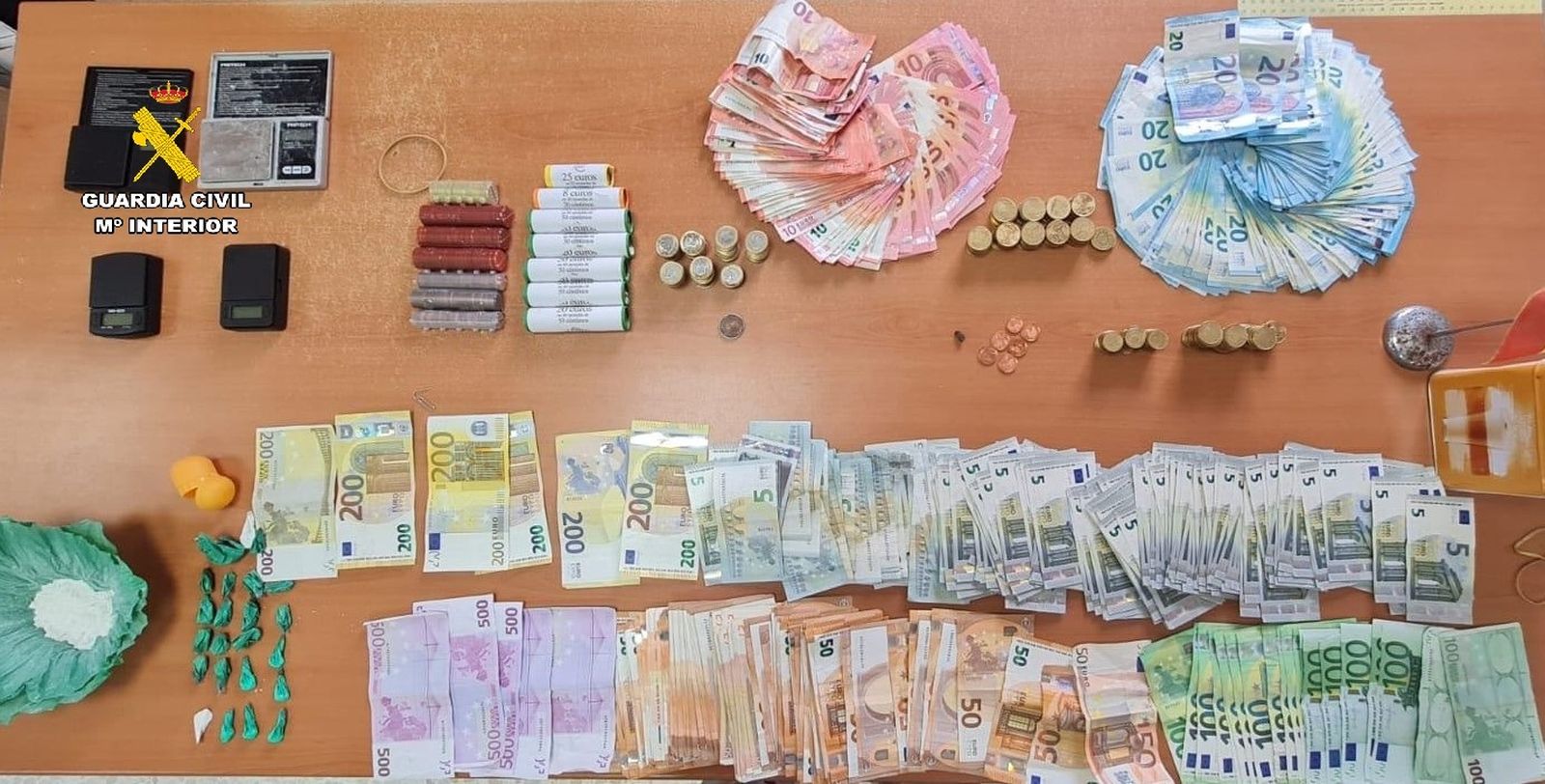 Material intervenido por la Guardia Civil.