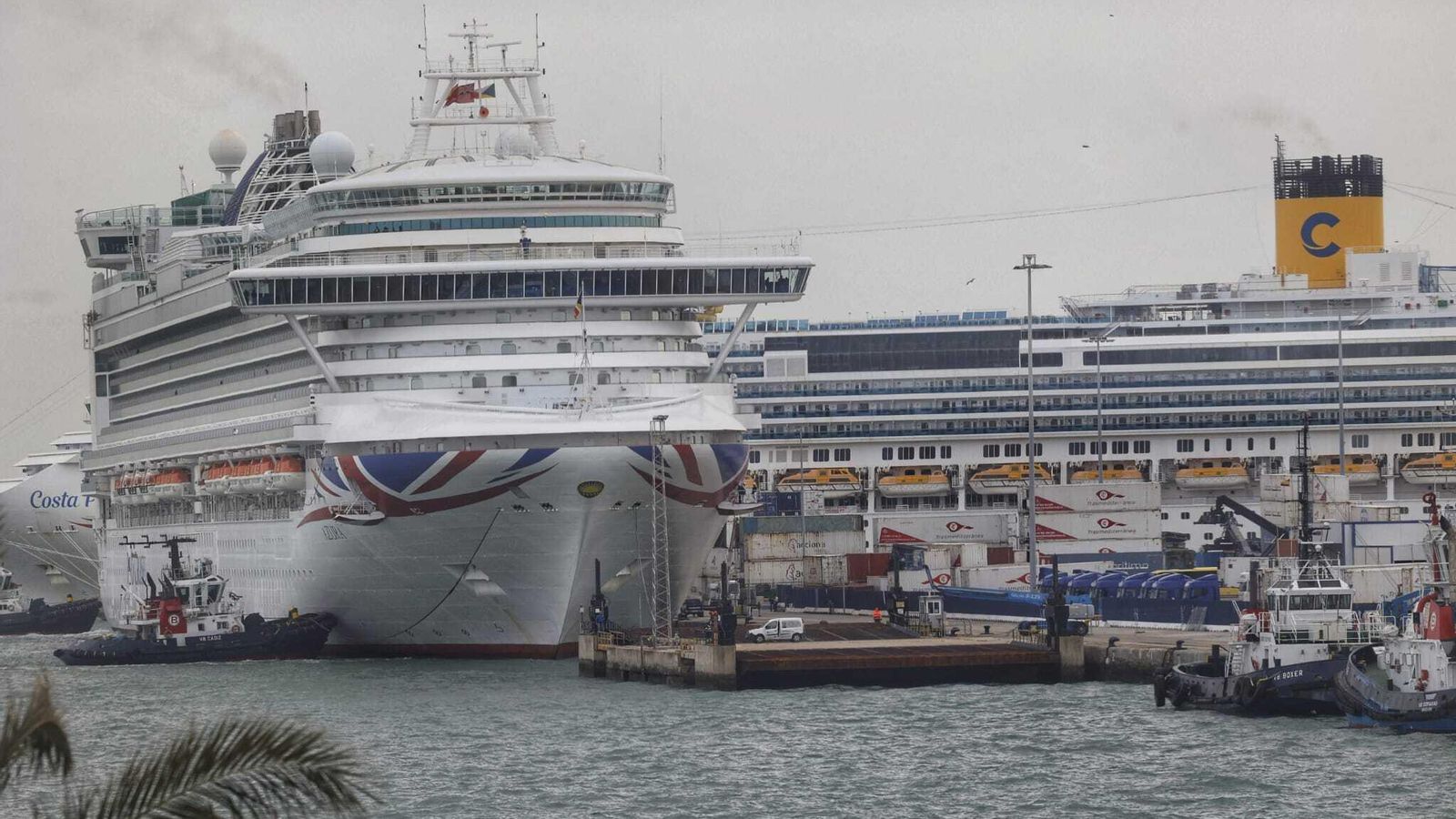 El puerto de Cádiz ha registrado hoy la llegada de tres cruceros de manera simultánea