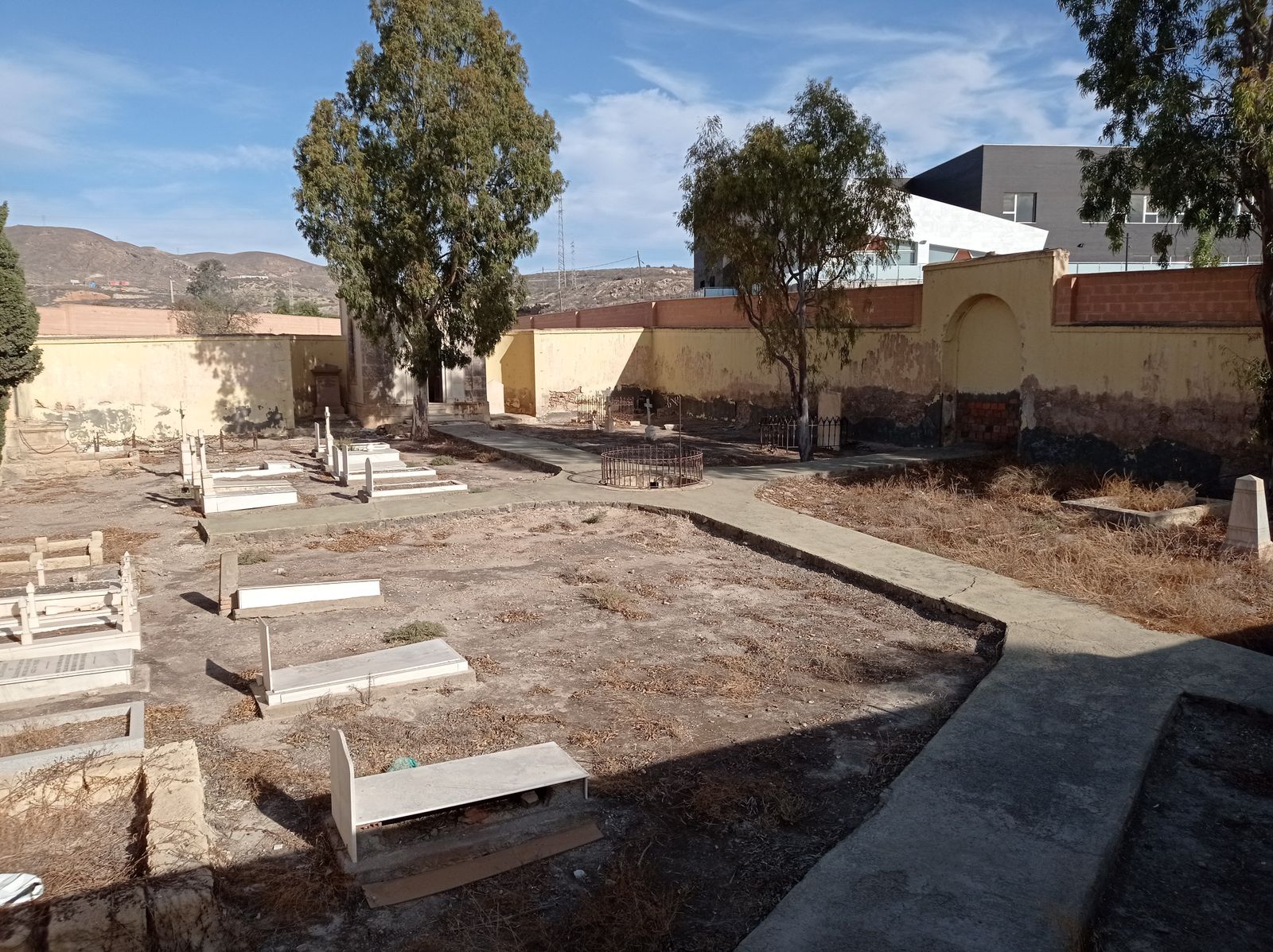 Cementerio Inglés (y II). Origen, desidia y mentiras