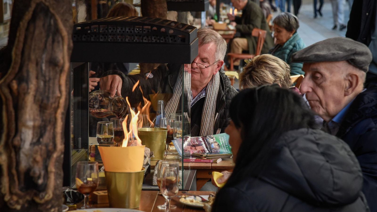 Sevilla tiene unos 30.000 veladores