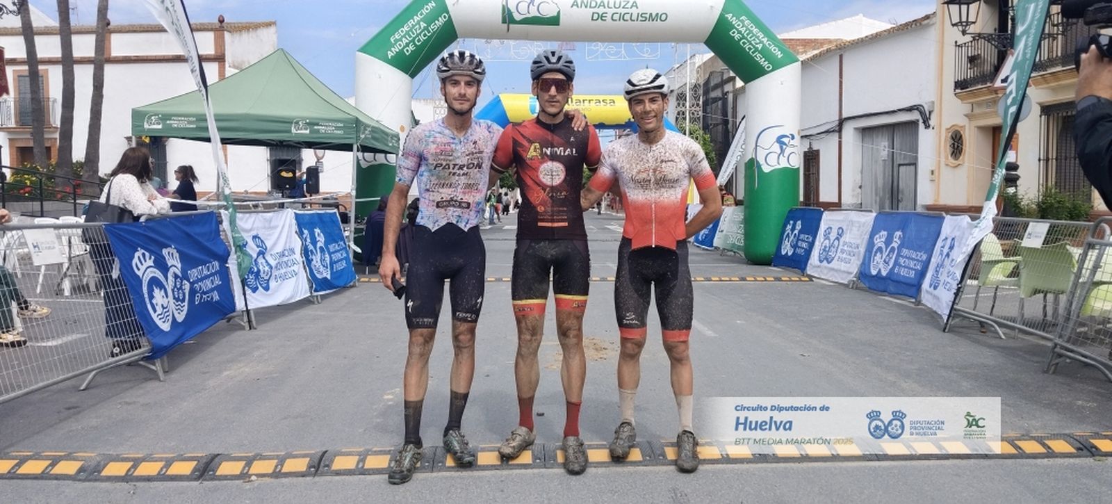 Tres participantes de la prueba.