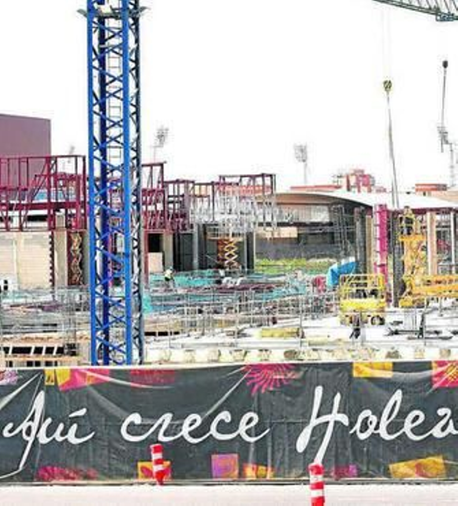 Obras del nuevo centro comercial.