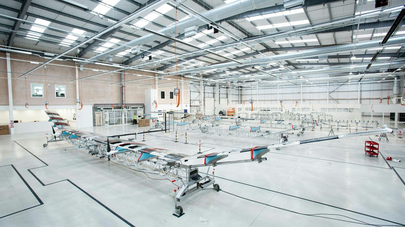 Planta de la filial de Airbus que fabrica el avión solar Zephyr