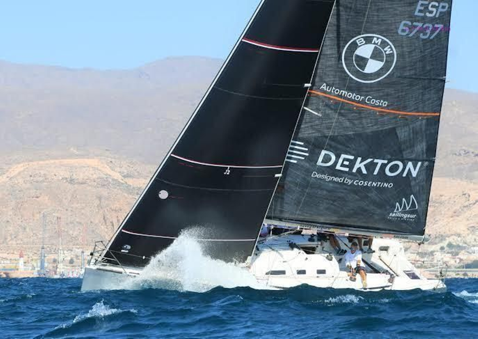 La embarcamiento 'Peneque Pro' en alta mar