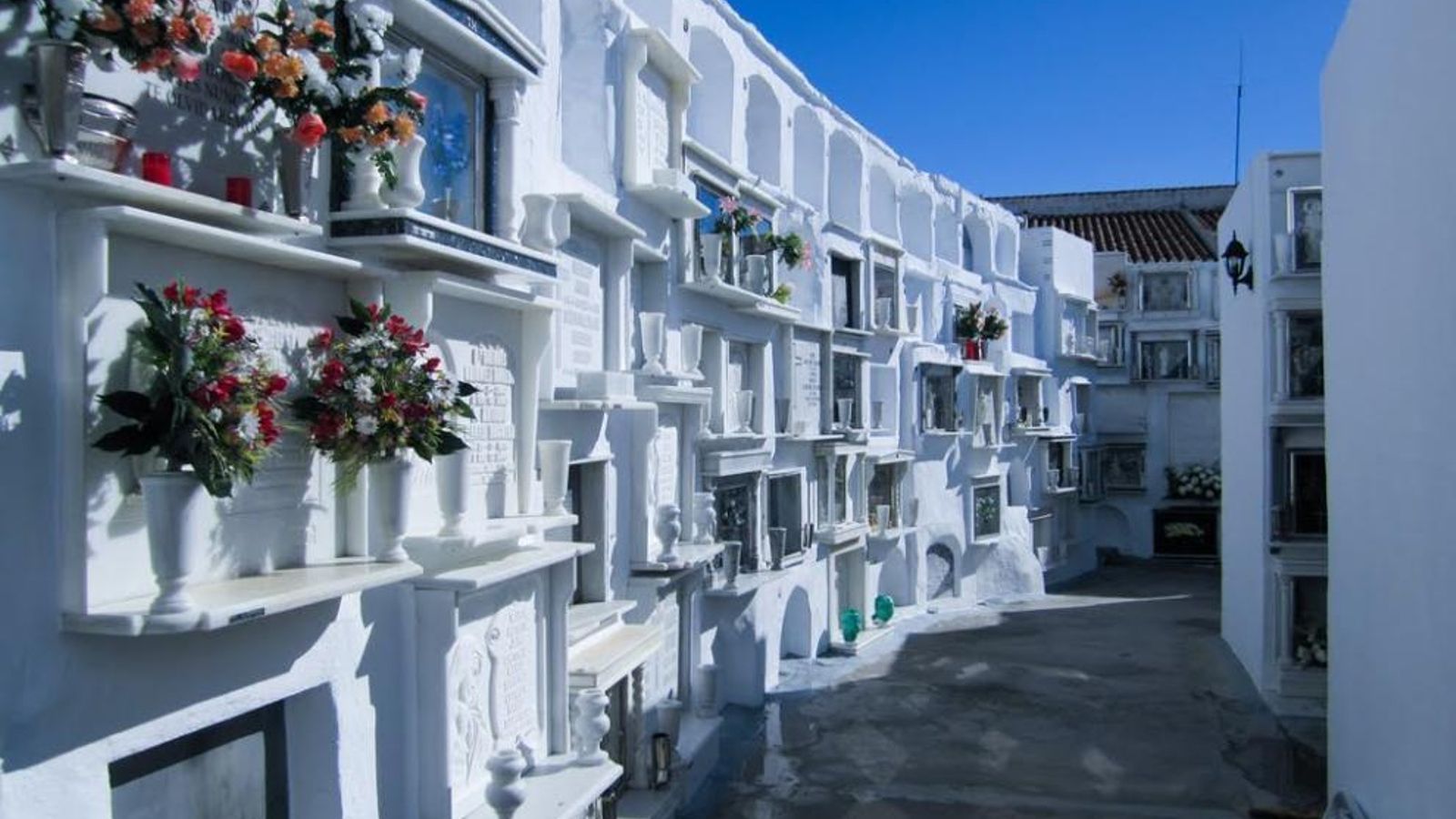 El cementerio de Frigiliana es un lugar de respeto y serenidad.