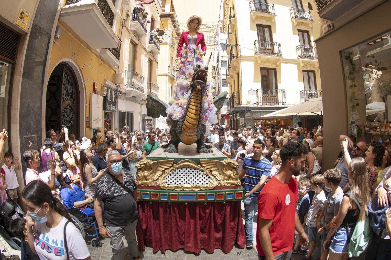 El regreso de la Tarasca a las calles de Granada, en imágenes