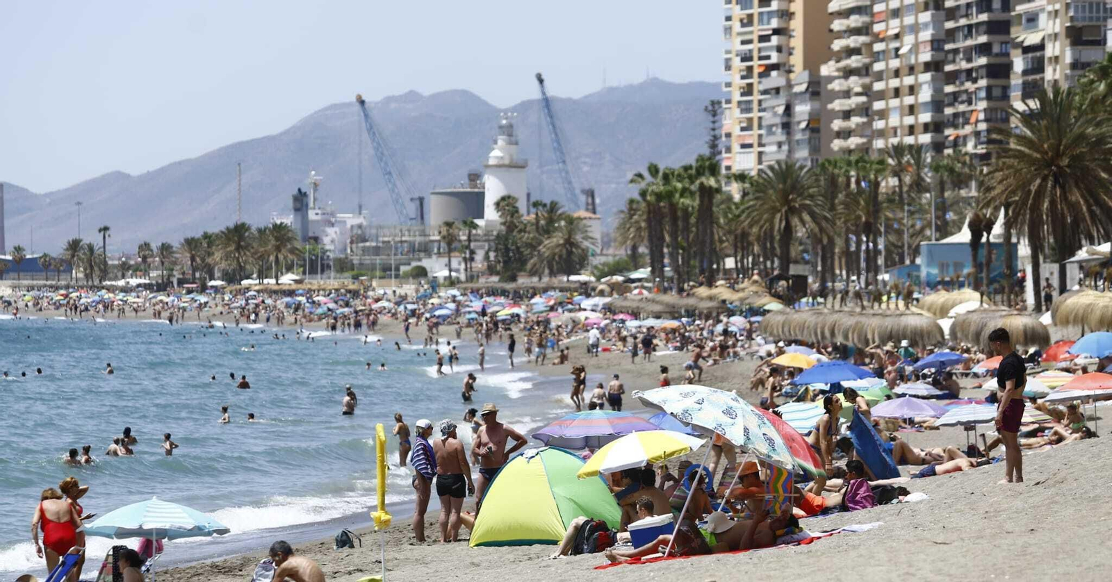 Fotos: Playas llenas en Málaga, en plena jornada electoral