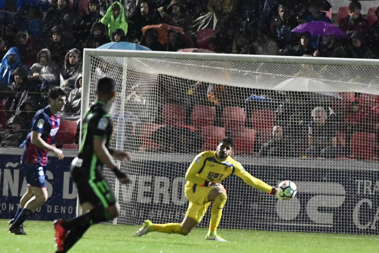 El Huesca-Granada CF, en imágenes