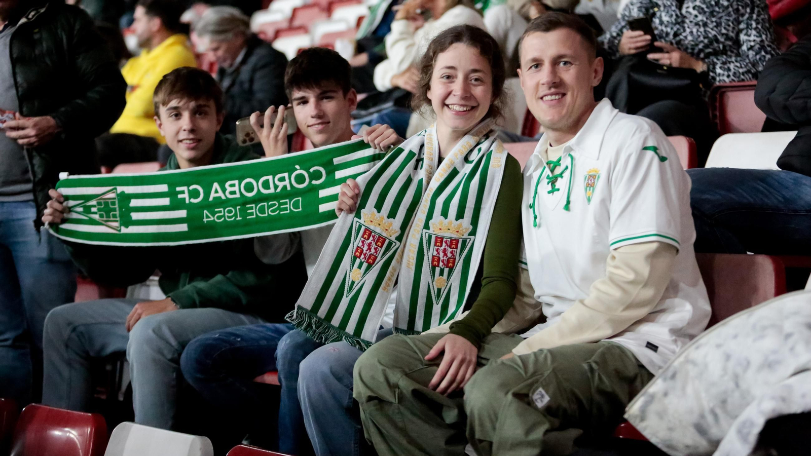 Aficionados del Córdoba CF en El Molinón para ver el partido ante el Sporting del curso pasado.