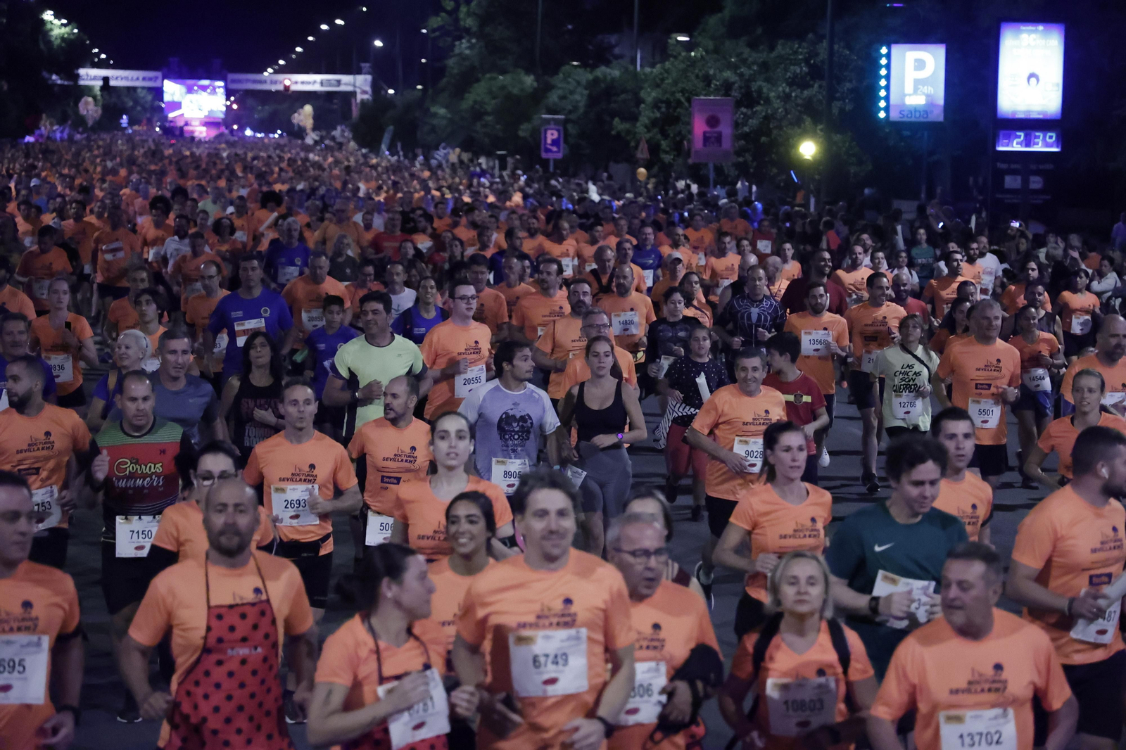 Búscate en la Carrera Nocturna de Sevilla (3)