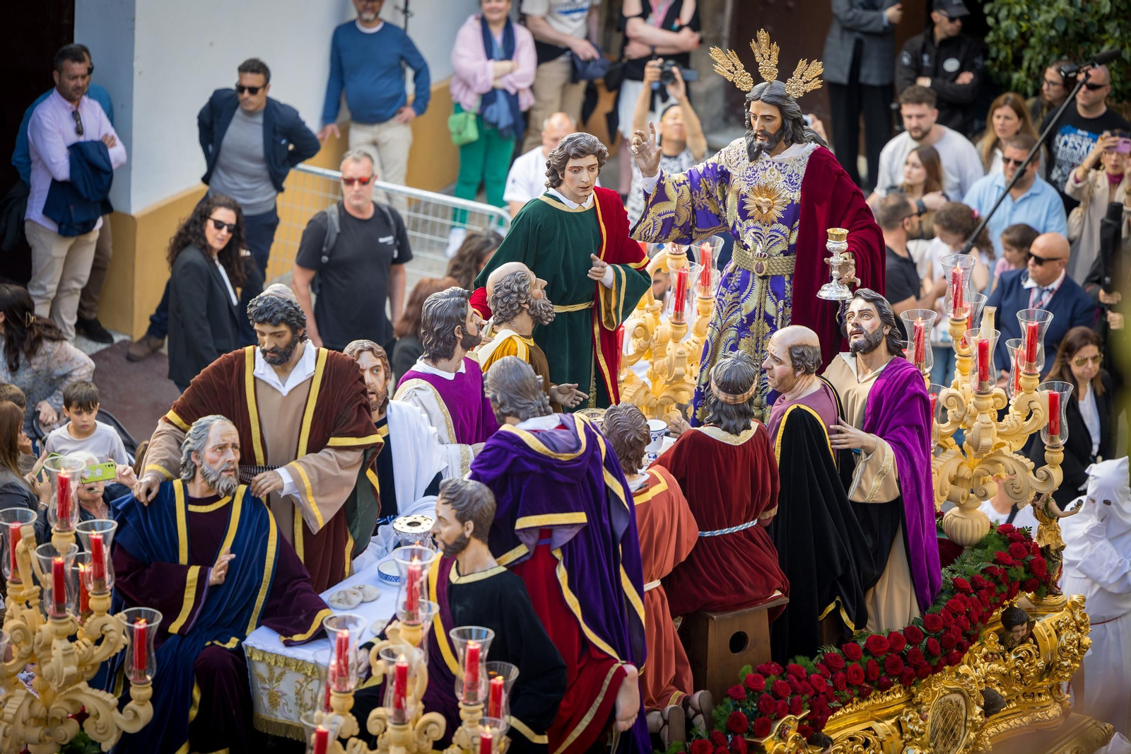 Imágenes de la salida de la Sagrada Cena en la Semana Santa de Cádiz 2025