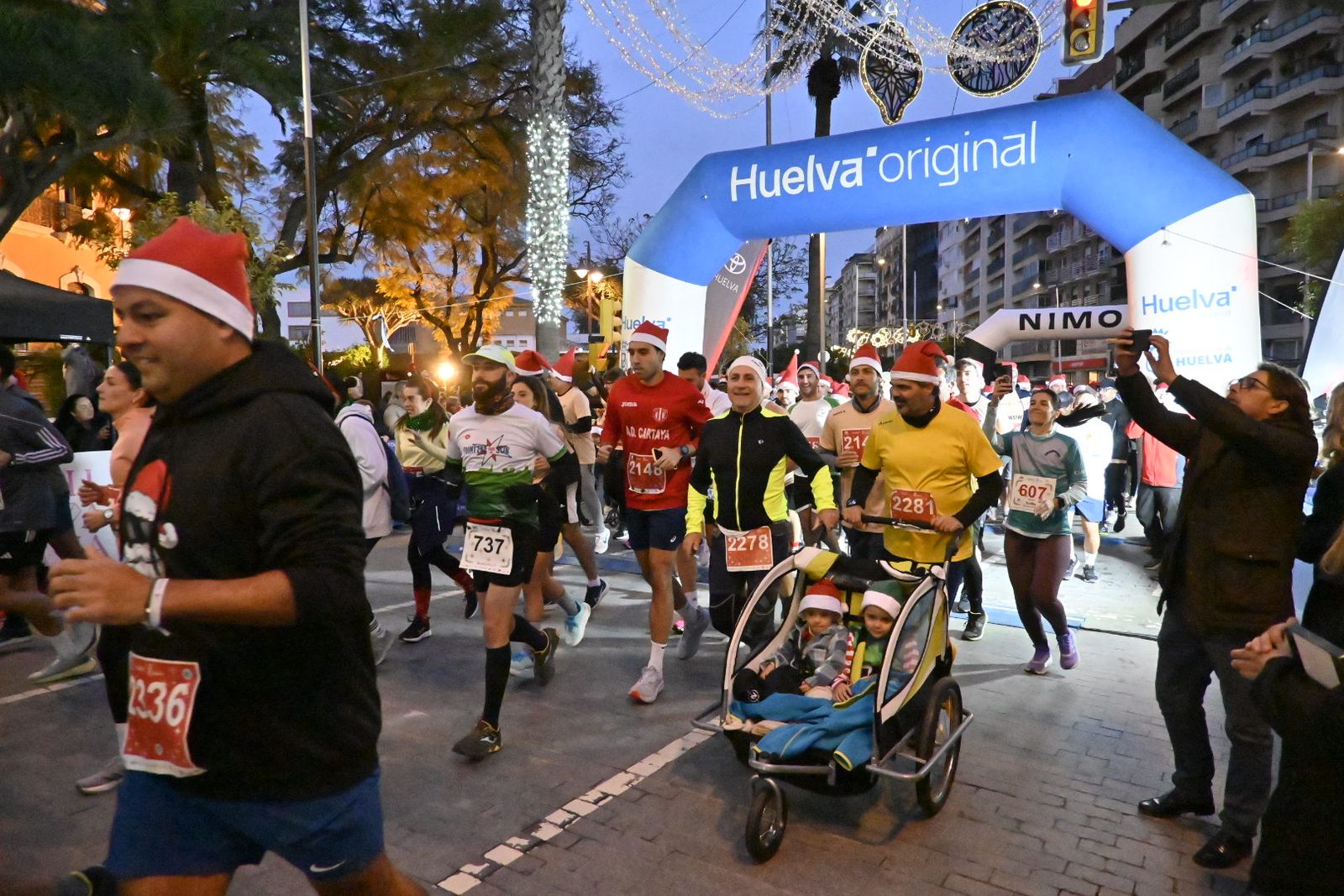 Búscate en las mejores fotografías de la San Silvestre de Huelva 2025