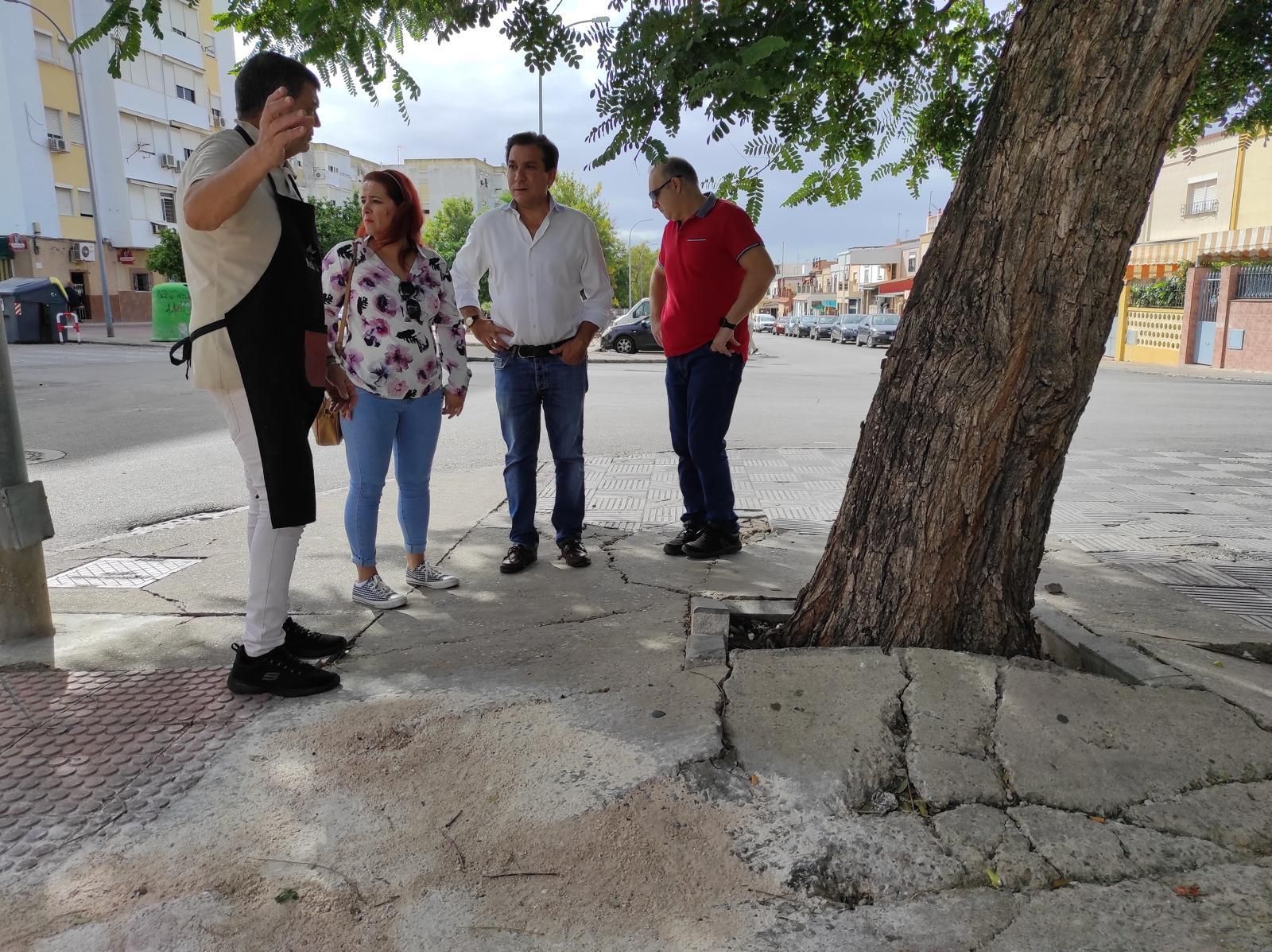 El concejal de Vox Jerez, durante su visita a San Telmo.