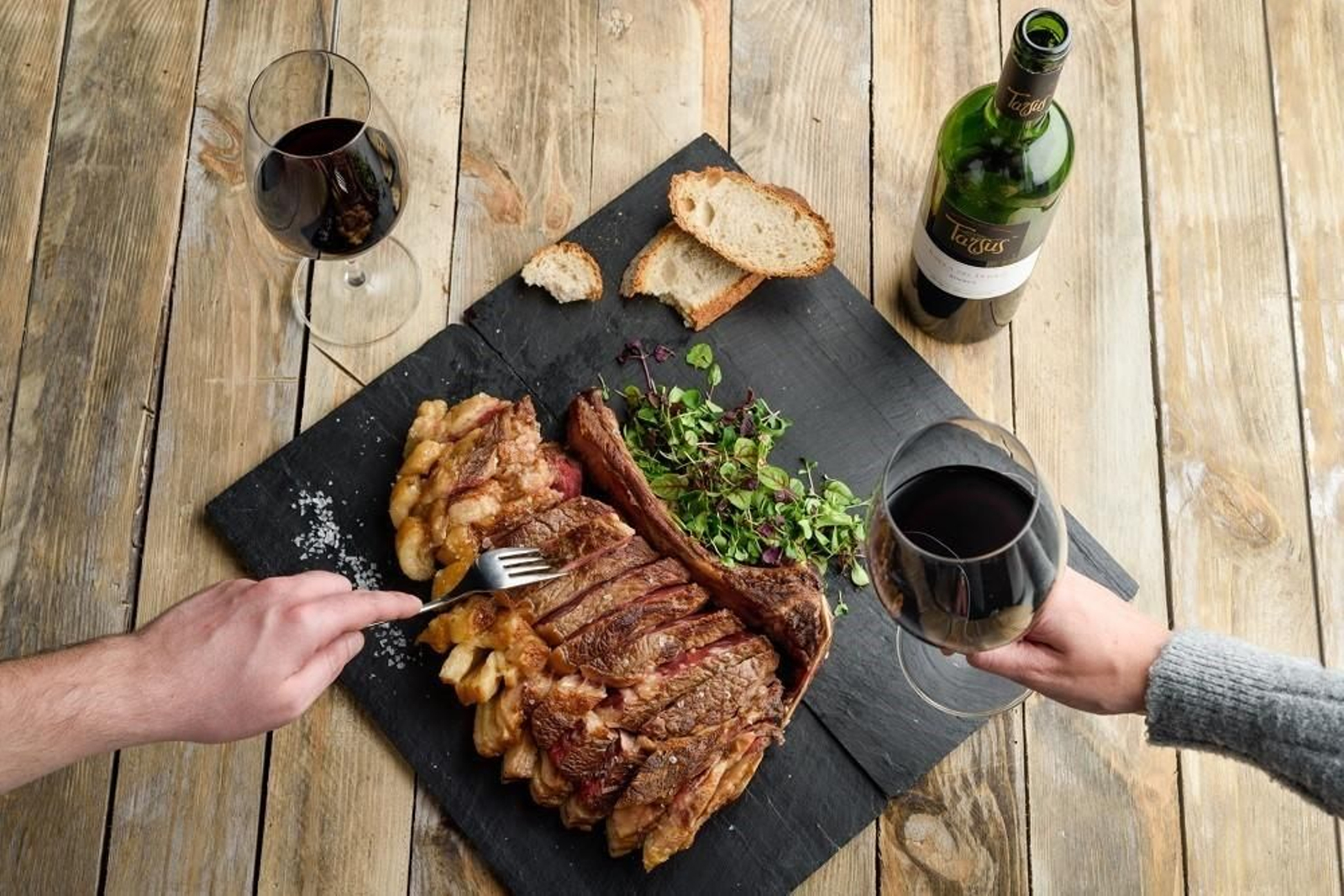 A través de un sencillo mecanismo, la aplicación permite a los usuarios encontrar compañero de almuerzo.