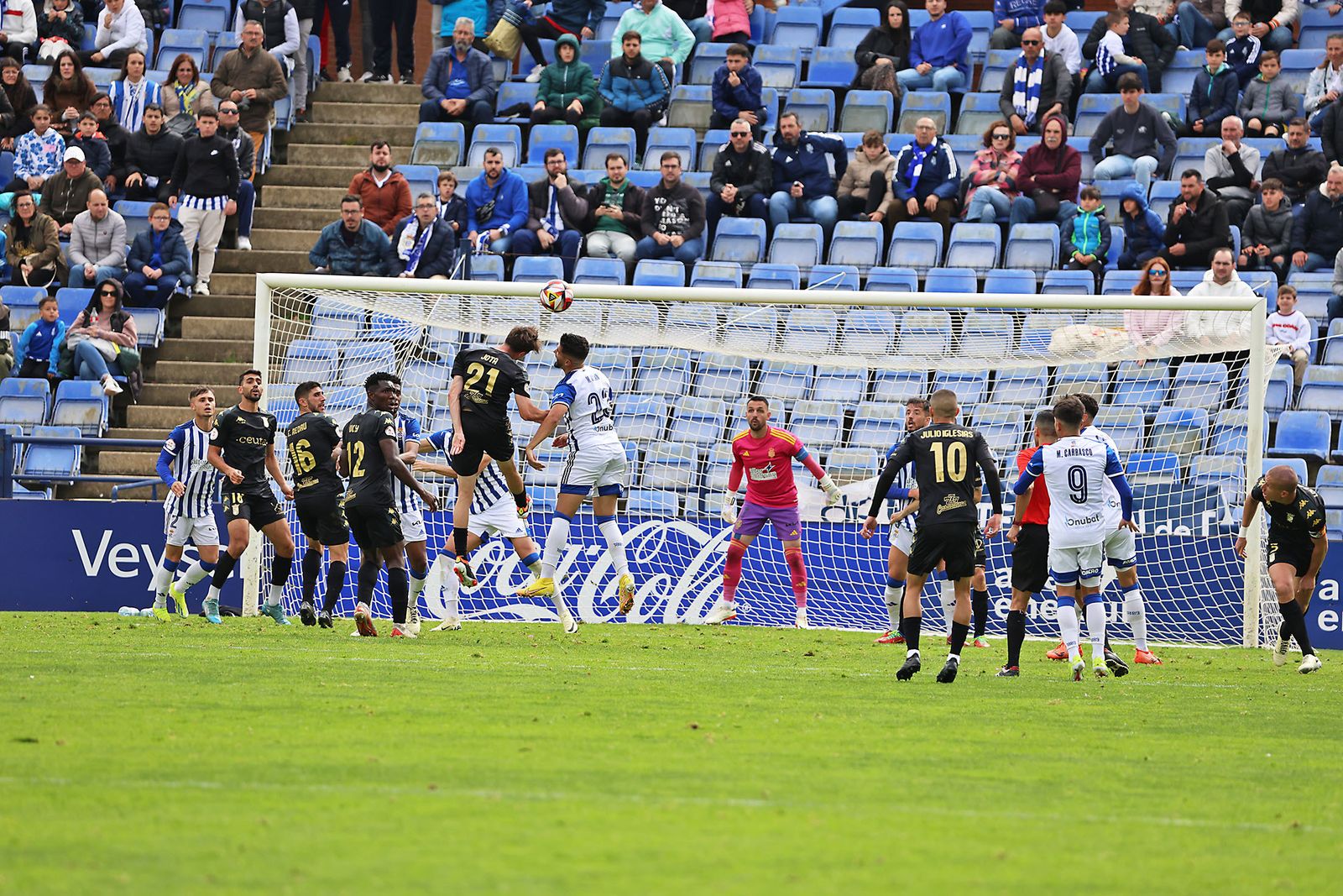 Imágenes del encuentro entre el Recreativo de Huelva y la AD Ceuta FC