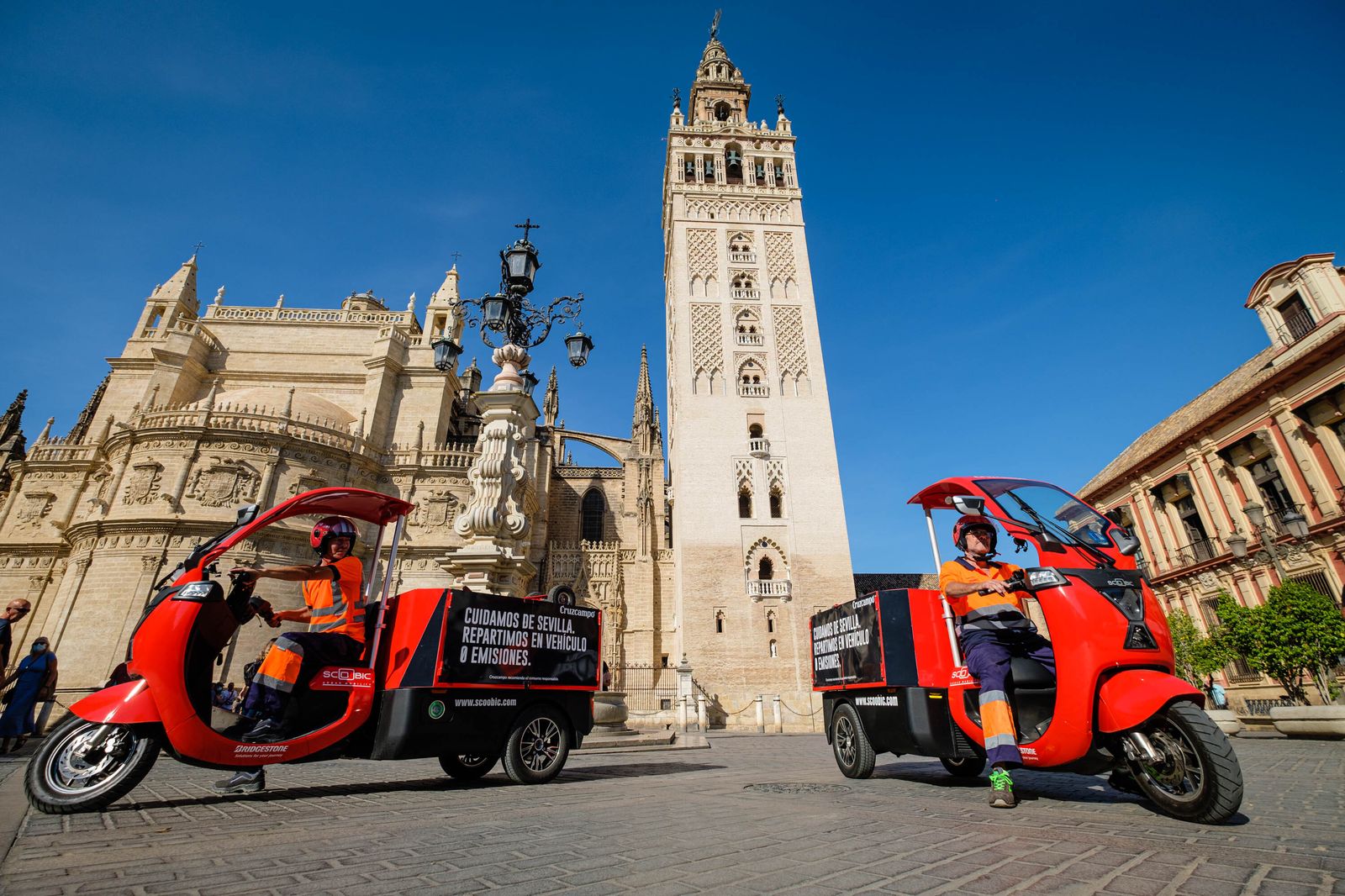 Cruzcampo ensaya en Sevilla un nuevo modelo sostenible de reparto de barriles.