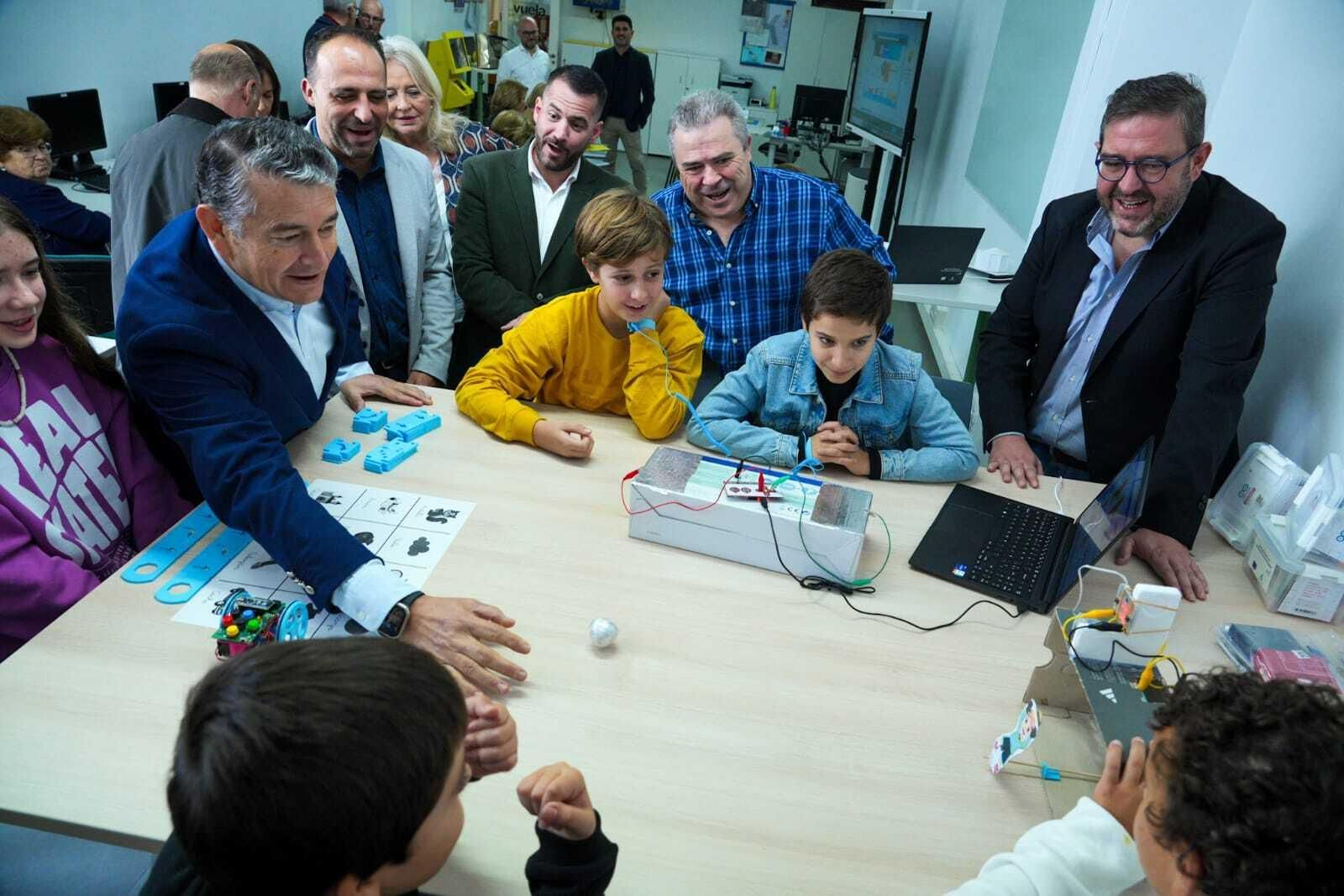 El consejero Antonio Sanz, en Ubrique.