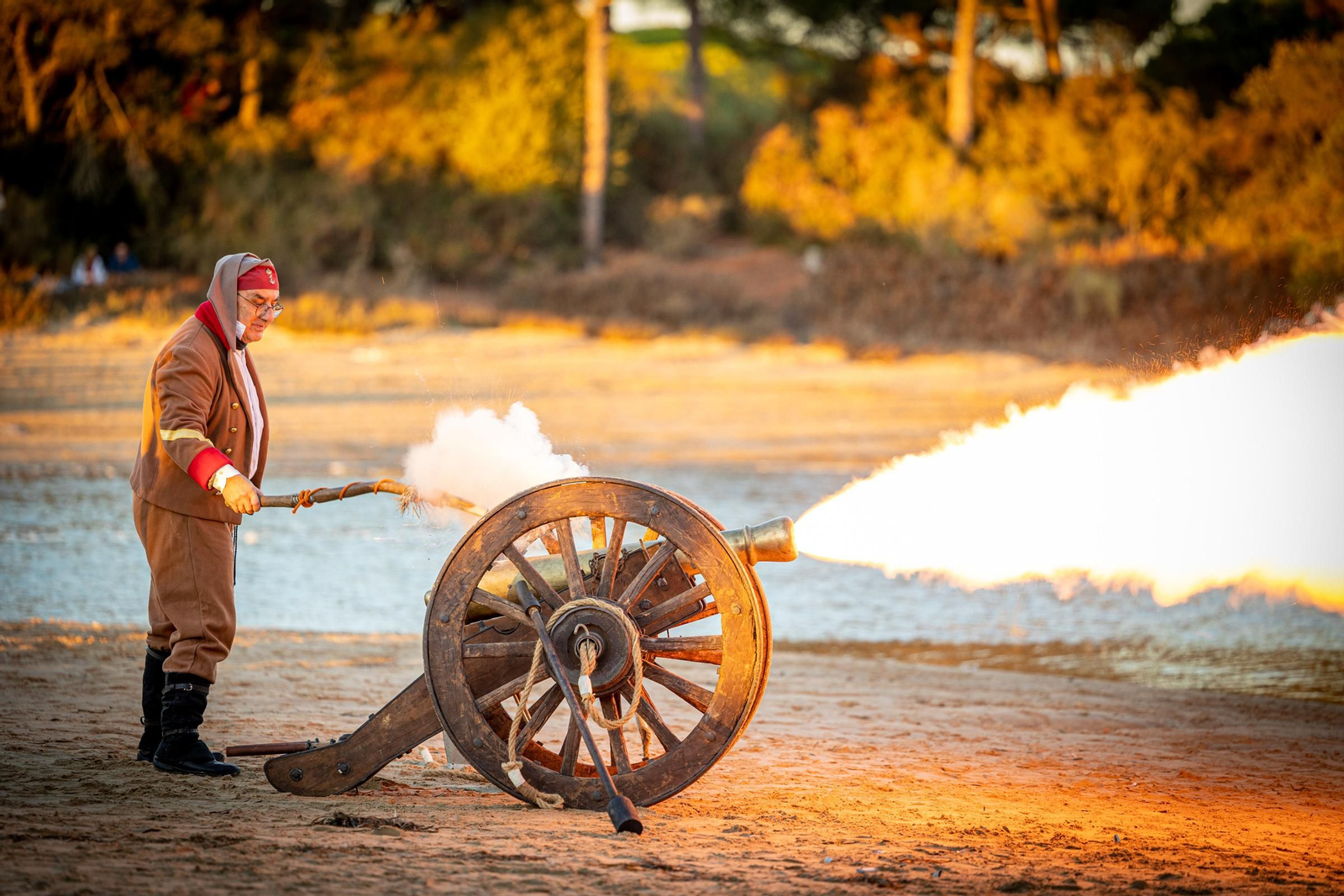 Las imágenes de la Primera recreación de la Batalla del Trocadero En el caño de La Cortadura