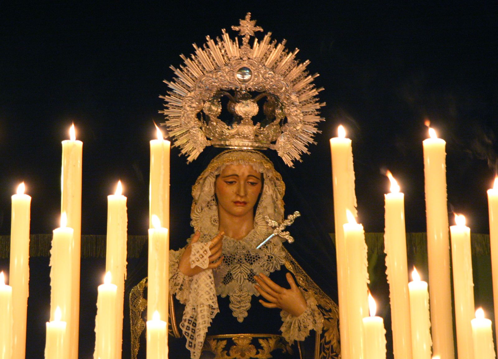 La Virgen de las Tristezas será la primera imagen en salir en Sevilla este domingo.