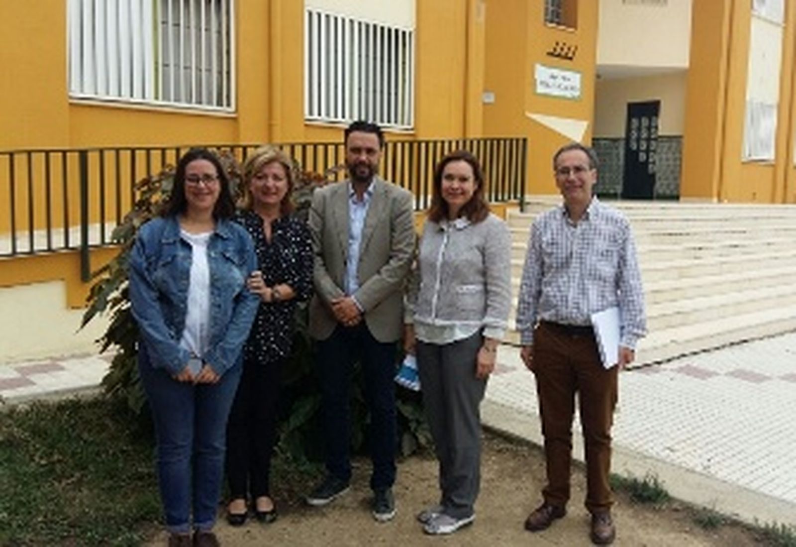 El Ayuntamiento coloca trampas en el colegio Caro Baroja para evaluar la presencia de mosquitos