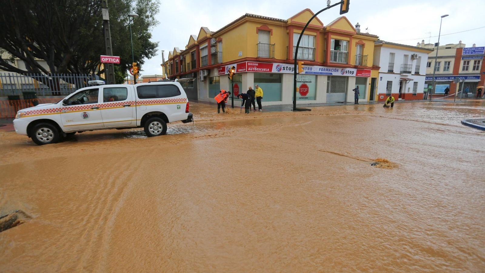 Estado de la arteria principal de Campanillas a primeras horas de este martes. Estado de la arteria principal de Campanillas a primeras horas de este martes.