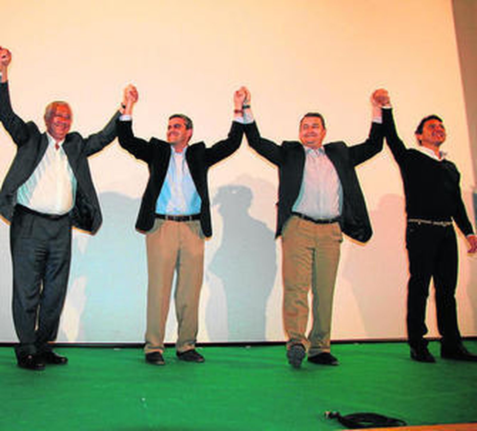 Los dirigentes del Partido Popular respaldaron al candidato, José Ortiz.