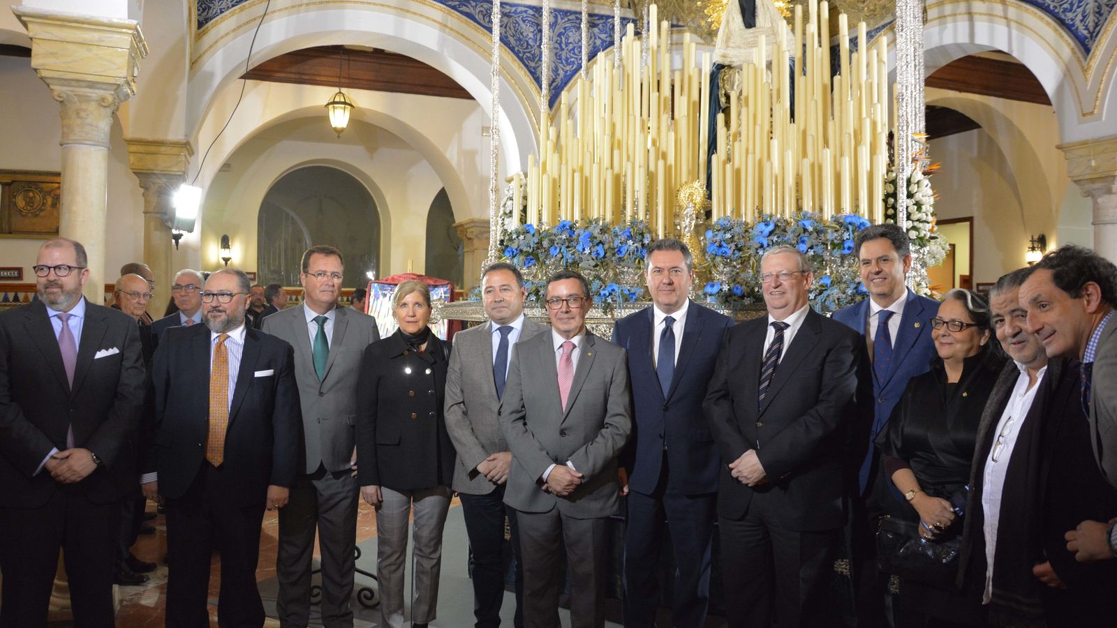 Las autoridades durante la inauguración de la exposición.