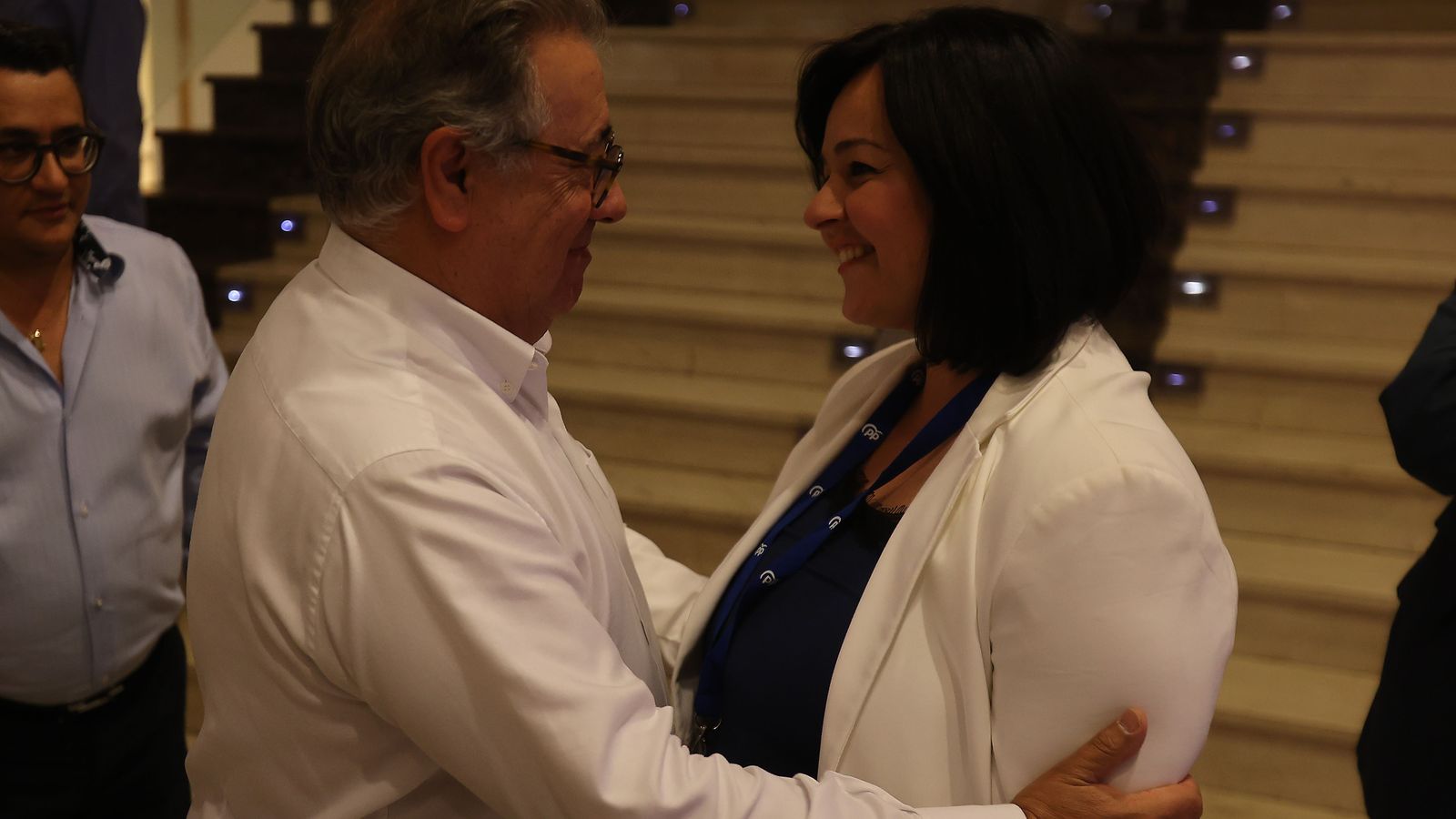 Virginia Pérez saluda a Juan Ignacio Zoido.