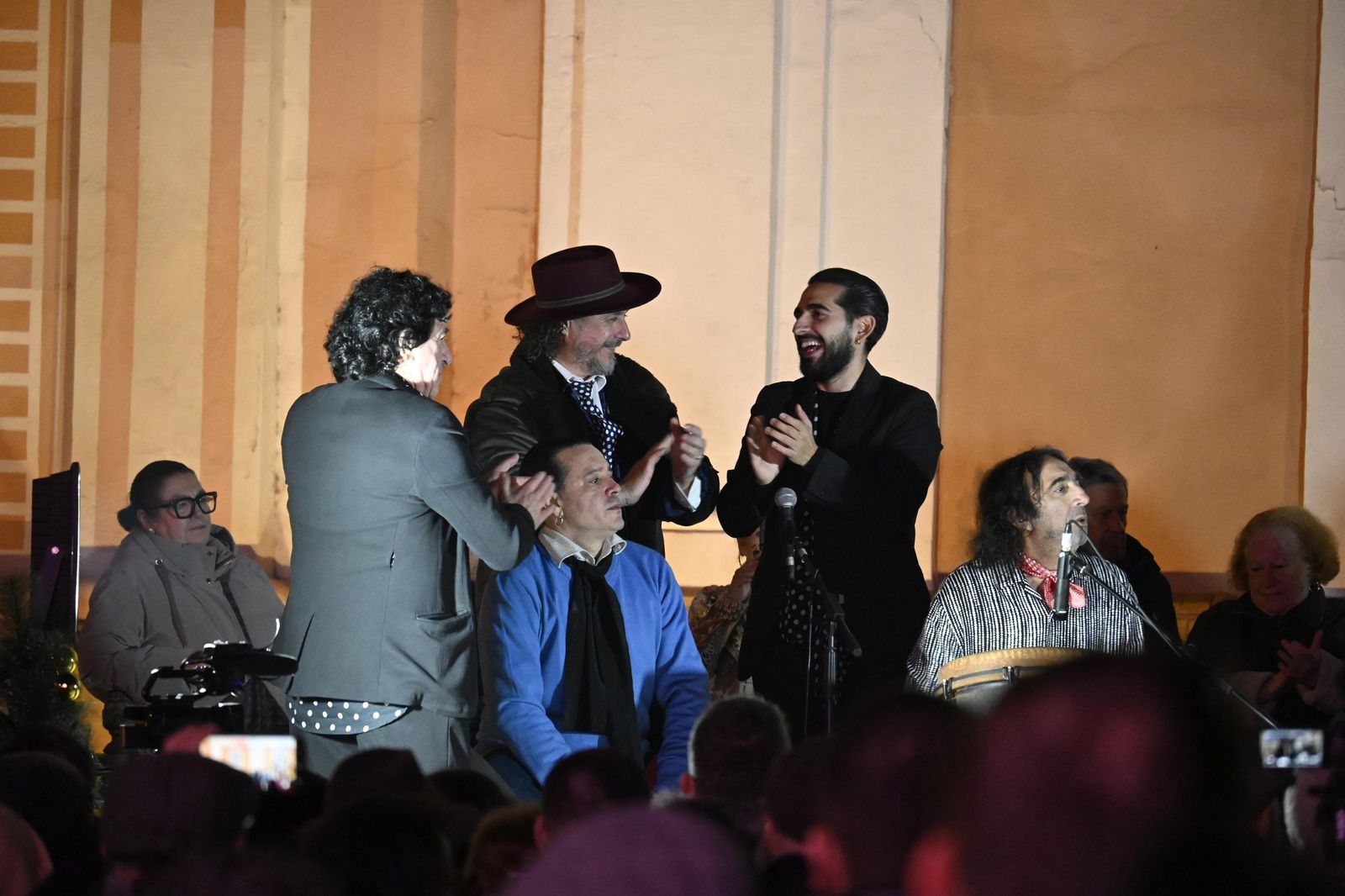 Imágenes de la zambomba en la Plaza de La Merced